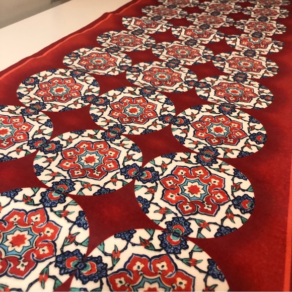 Bakhe Persian Velvet Table Linen Set Table Runner Circle Tablecloth Red Blue - Picture 9 of 14